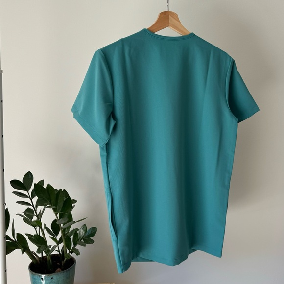 NWT Men's Cactus Chisec™ - Three-Pocket Scrub Top - XS in Cactus - Picture 2 of 5